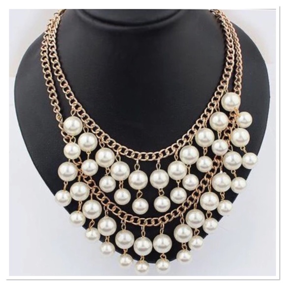 Jewelry - 💥HP💥Multilayered Cluster Pearl Necklace